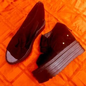 BLACK PEEK A BOO TOE PLATFORMS